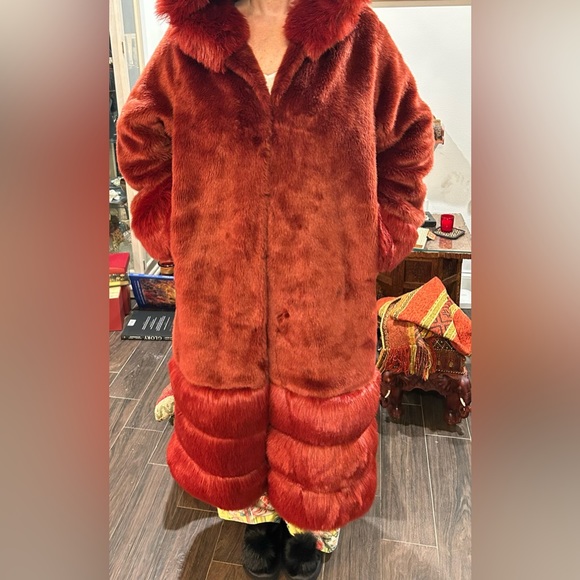 NWT Fhillinuo faux fur coat rustic red. - Picture 1 of 13